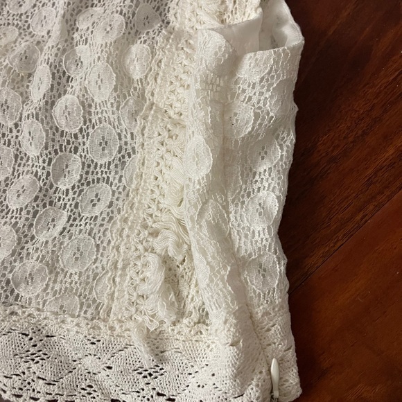 NEW white fringe crop top with open back - Picture 5 of 6